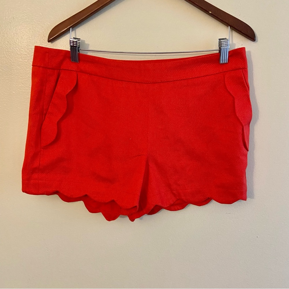 Red Scallop Hem Women's Shorts